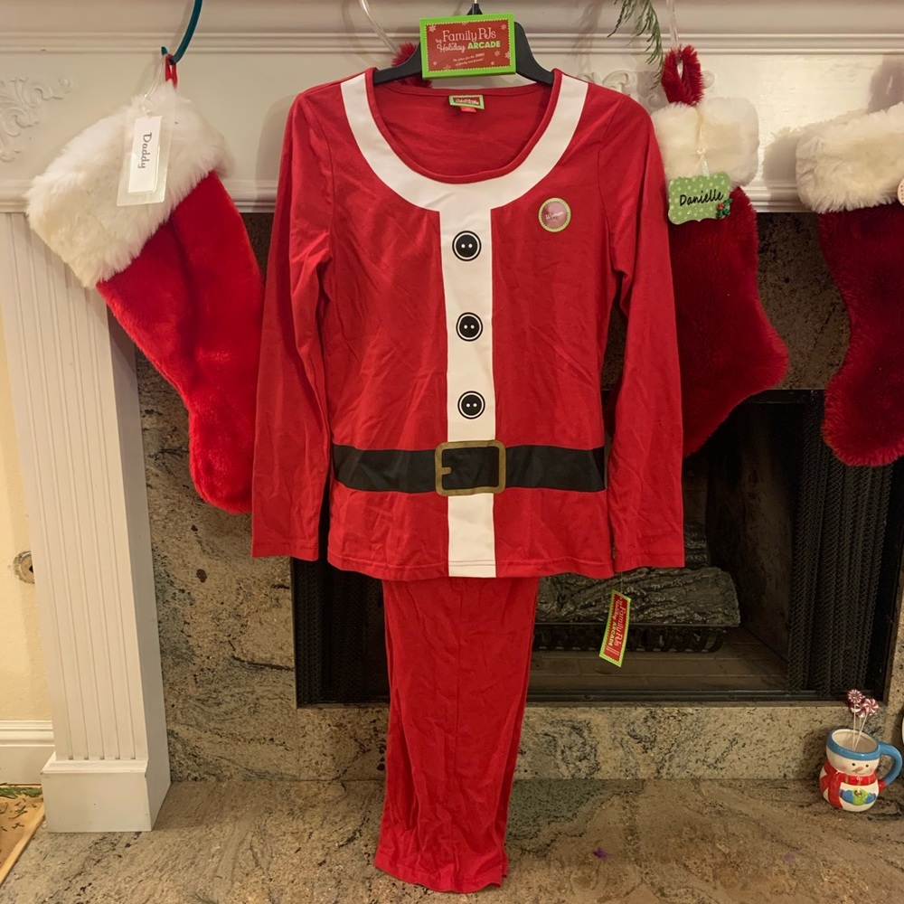 NEW‼️ Christmas 2 pc pajamas size XS.